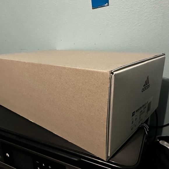 ADIDAS PREDATOR CLEATS WHITE AND PINK SIZE 8.5 - Picture 5 of 7